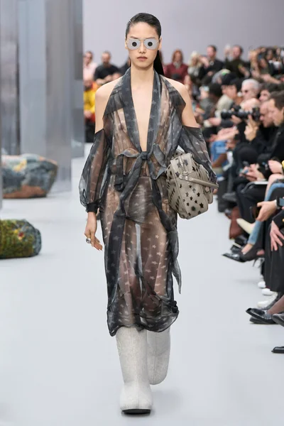 Look 10
